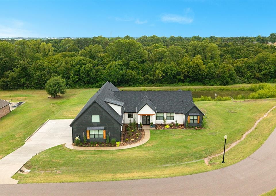 1st image of 835 Hidden View Acres Dr