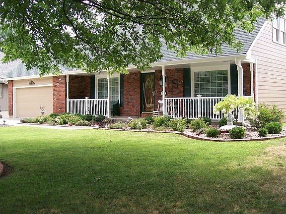 2nd image of 909 Dorton Ln