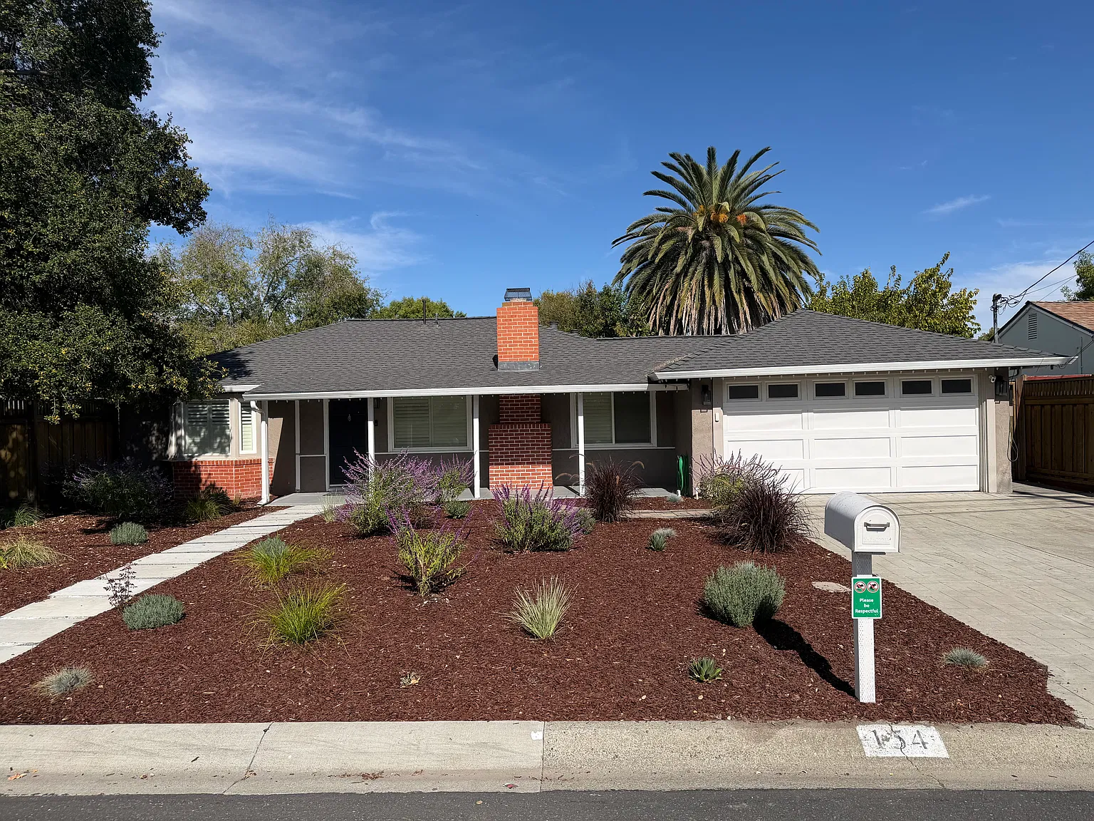 4 bed, 1696 sqft, $4,700 — Photo 3