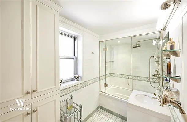 Sold by Warburg | media 5