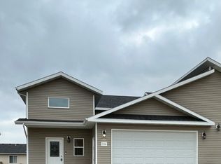 304 Mario Ct SE, Mandan, ND 58554