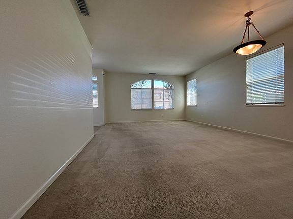 3rd image of 842 Autumn Creek Ct