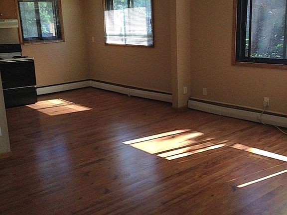 4th image of 1003 18 1/2 St S APT 4