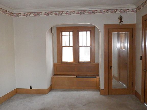 5th image of 126 W Arcadia Ave