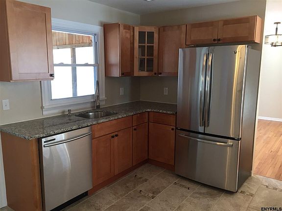 4th image of 12 Stockton Ct