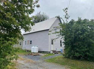 4 Gilblair St, Skowhegan, ME 04976