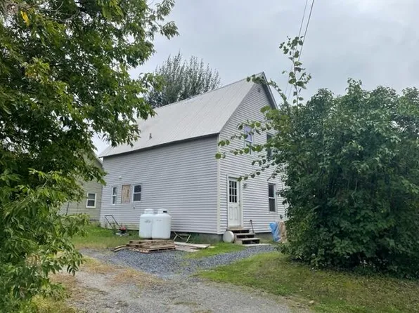 4 Gilblair Street, Skowhegan, ME 04976