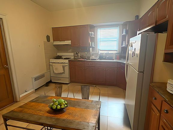 5th image of 2044 49th St