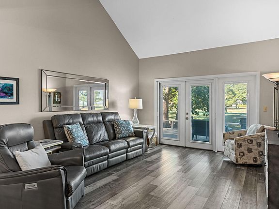 3rd image of 264 Eagle Dr