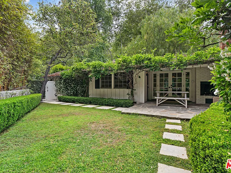 2107 El Roble Ln — Photo 2