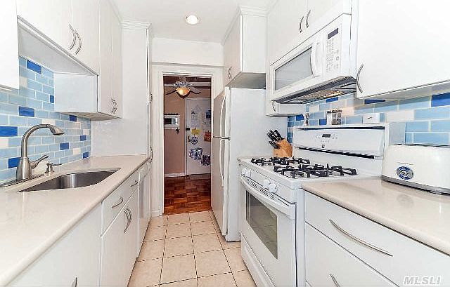1st image of 560 W Broadway APT 1K