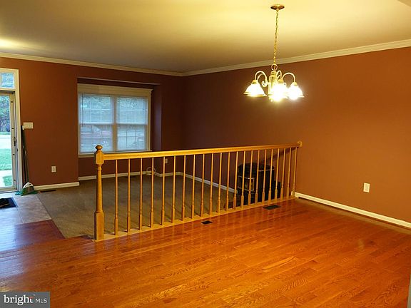 4th image of 648 Marianne Ln