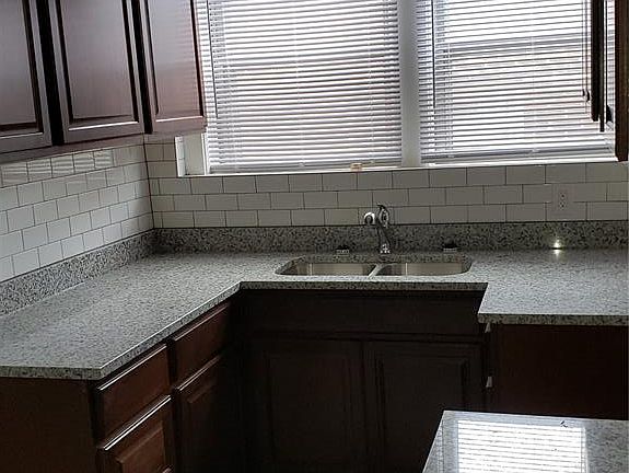 3rd image of 4943 Winona Ave