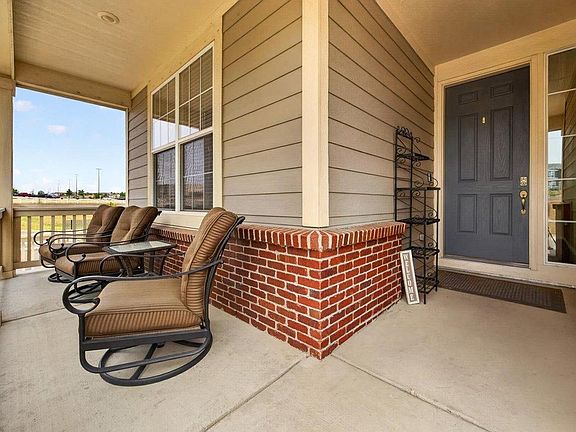 3rd image of 13398 Olive Way