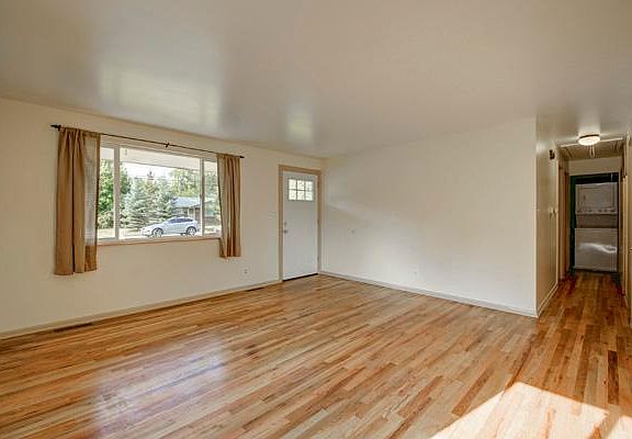 3rd image of 3195 Aurora Ave