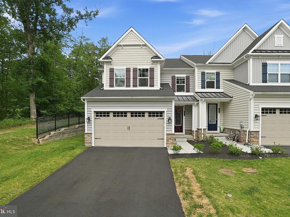 1st image of 411 W Ponds Edge Dr