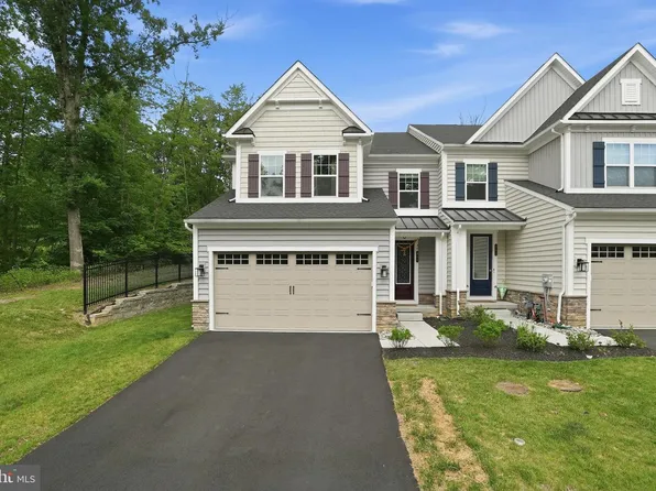 411 W Ponds Edge Dr, Media, PA 19063
