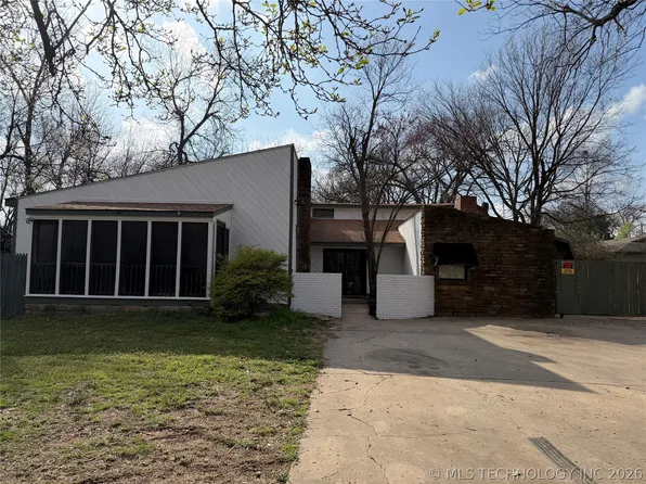 5212 S Columbia Pl, Tulsa, OK 74105