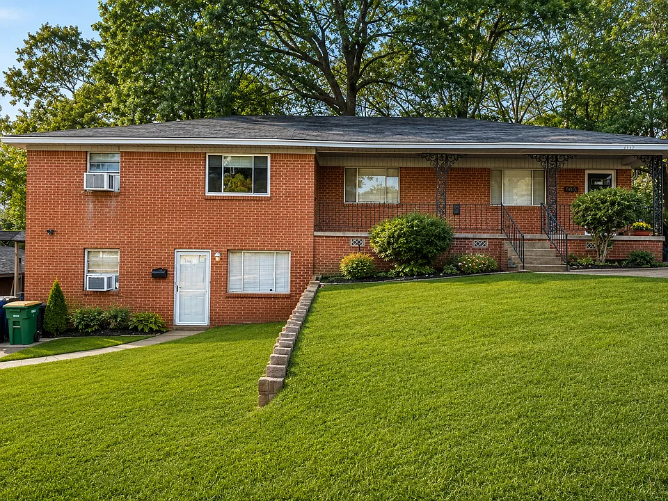 4205 N Locust St