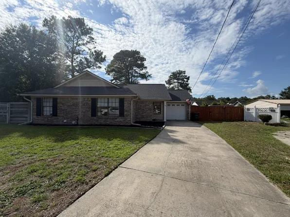 708 Woods Ct, Hinesville, GA 31313
