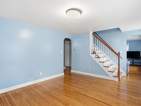 4th image of 143 Balch St