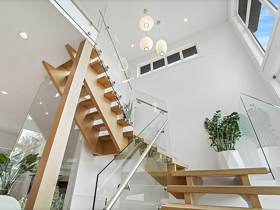 3rd image of 3328 Cameron Heights Lndg NW