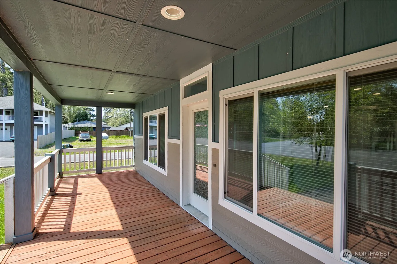 114 Mark Court SE photo 1
