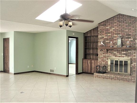 5th image of 720 Saxon Blvd