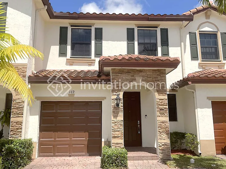 169 SE 33rd Pl — Photo 1