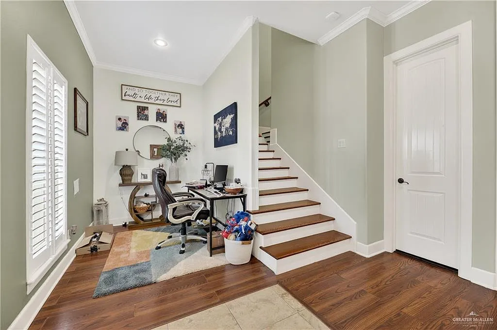 3 bed, 2.5 bath, 1914 sqft, $1,950 — Photo 3