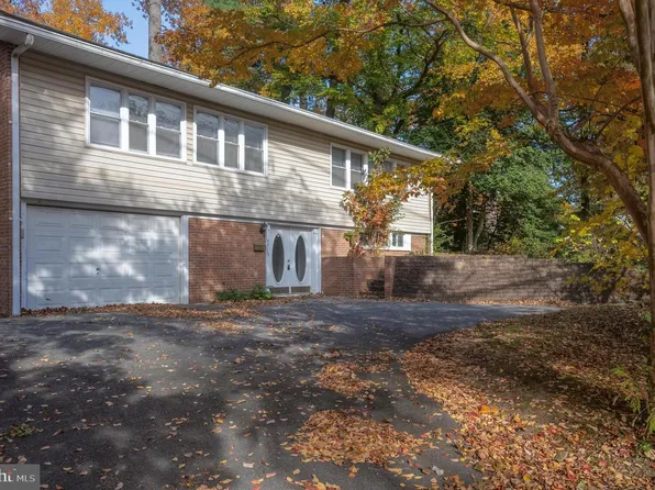 5715 Massachusetts Ave, Bethesda, MD 20816