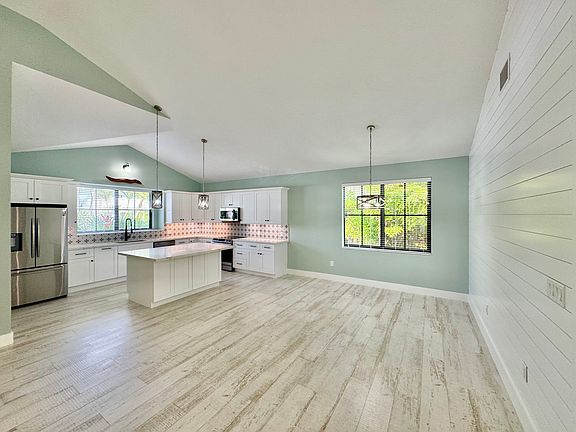 5th image of 184 Coral Ave