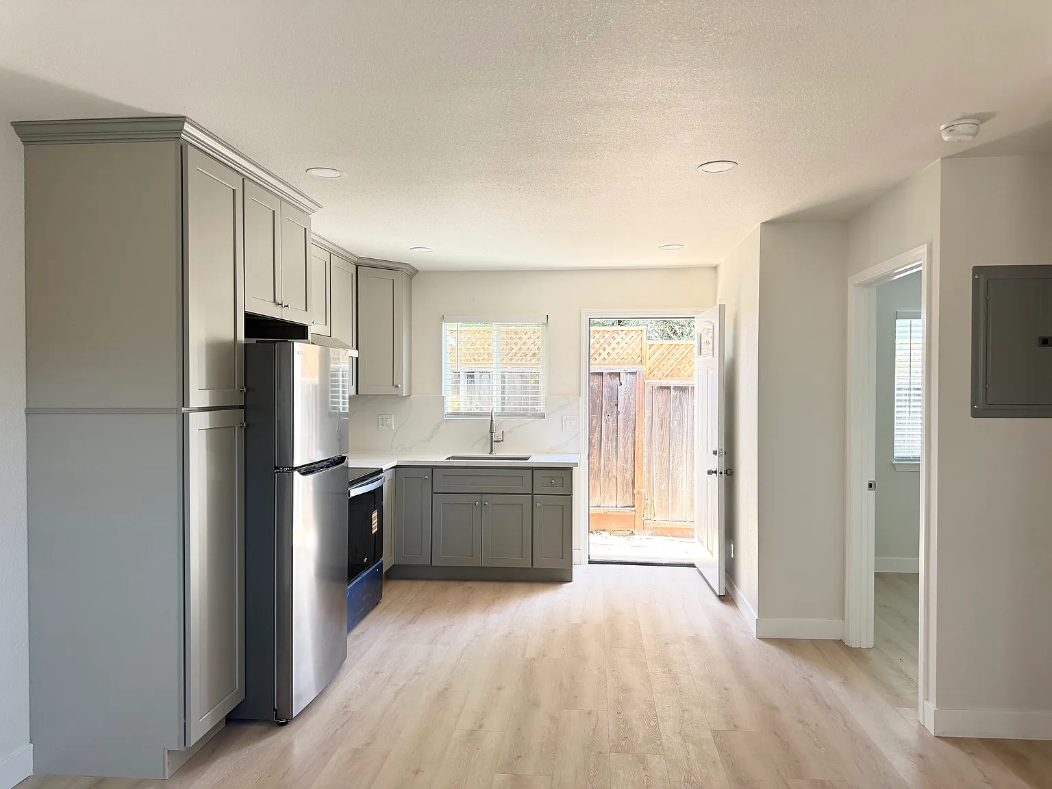 2 bed, 670 sqft, $2,750 — Photo 3