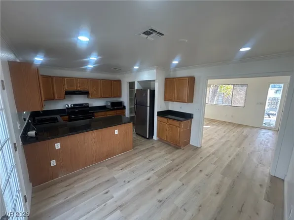 5900 Fawn Ave, Las Vegas, NV 89107