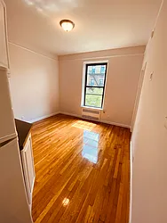 Rented by Metropolis Real Estate of Manhattan