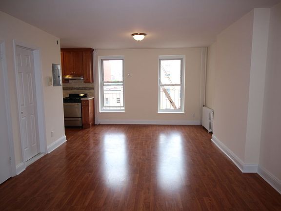 2nd image of 261 Sackett St #2