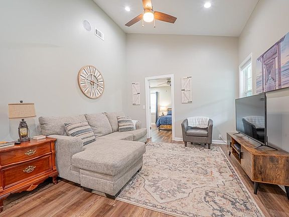 3rd image of 146 Groves Ln