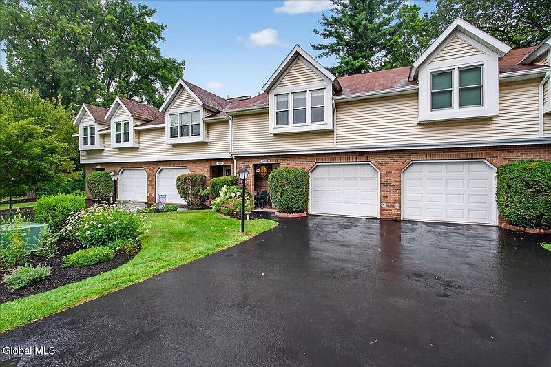 4th image of 4028 Chaucer Place