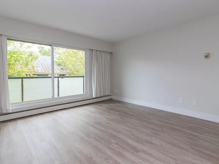 1955 Ashgrove St #402 — Photo 9