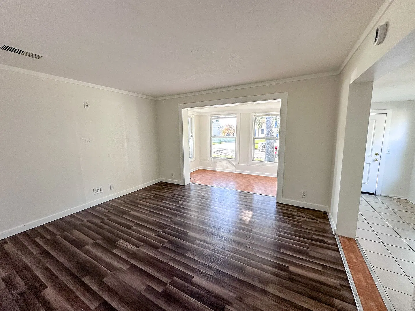 131 Barnett Ne - Water Included - Free October Rent — Photo 2