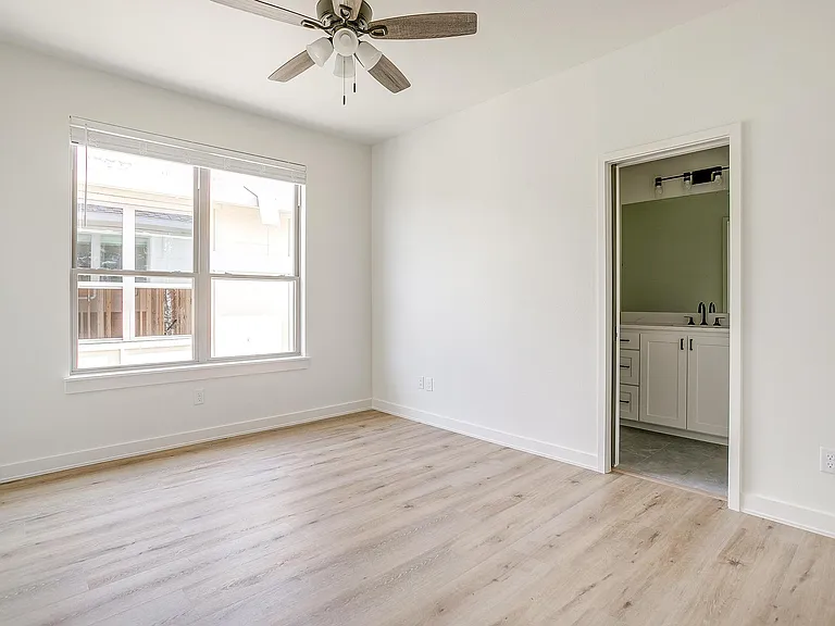 3223 S University Dr — Photo 33
