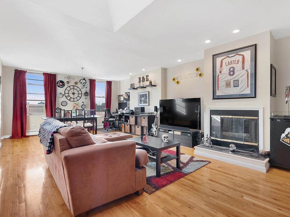 1st image of 37 W 19th St APT 3