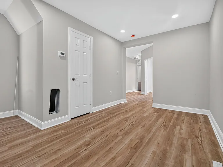 512 Sanford Pl — Photo 5