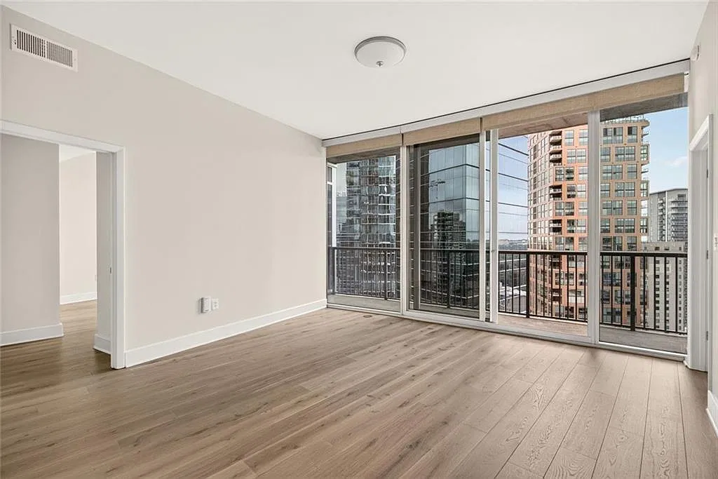 2 bed, 2.0 bath, 1213 sqft, $3,500 — Photo 2
