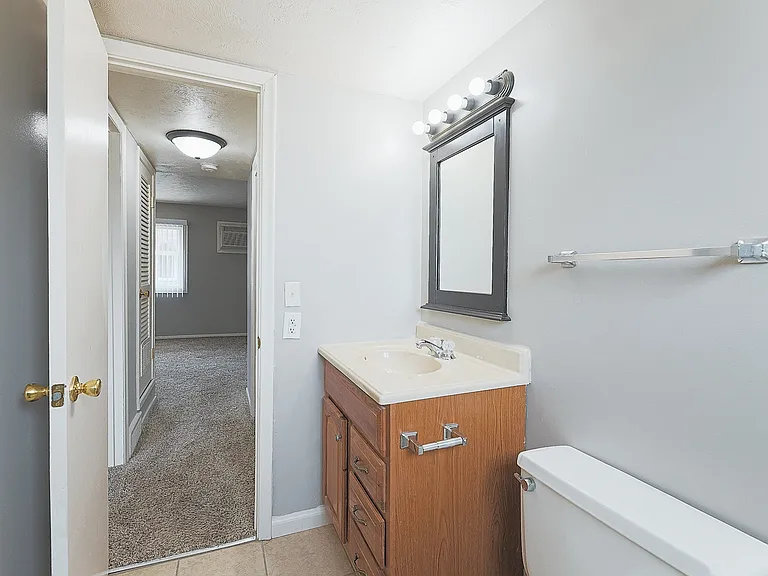 Marshall Apartments — Photo 33