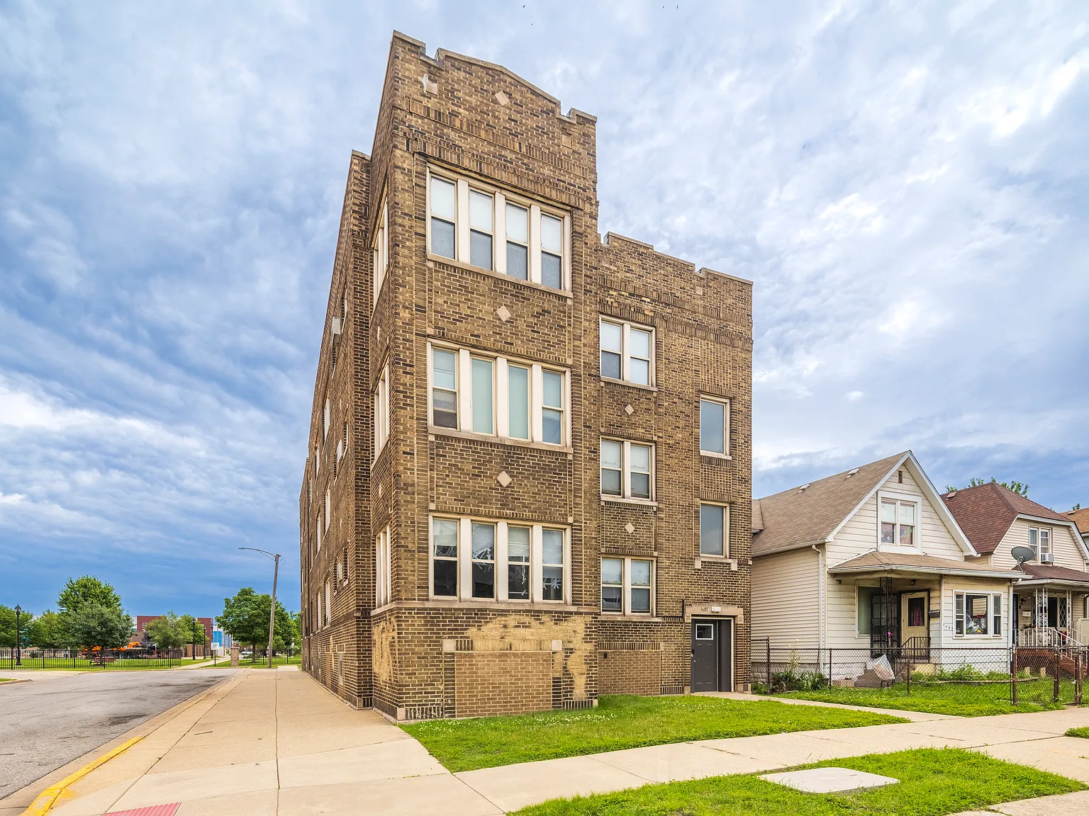 2 bed, $1,200 — Photo 2