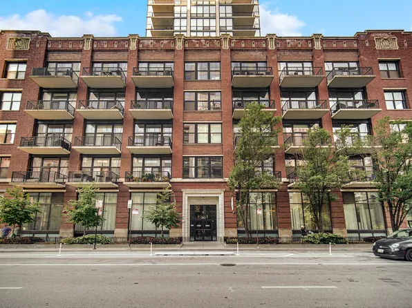 210 S Desplaines St APT 1604, Chicago, IL 60661