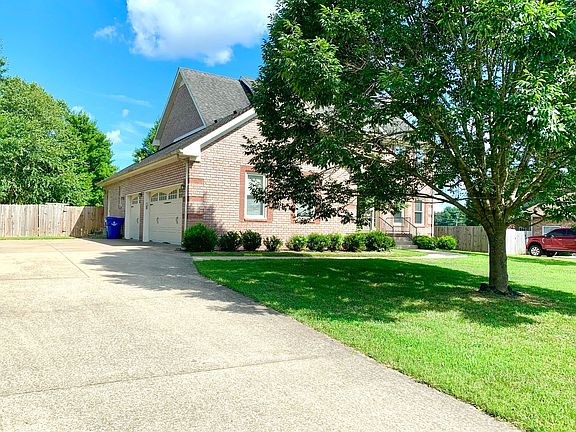 3rd image of 141 Lyme Dr
