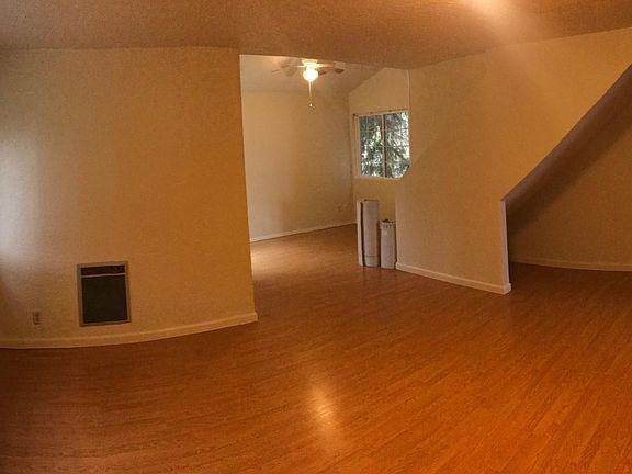 4th image of 2111 Park Dr