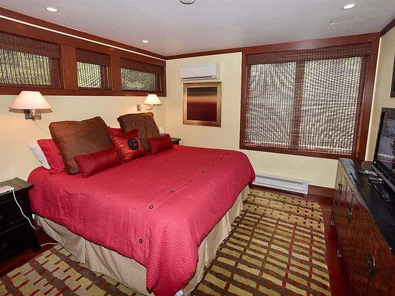 5th image of 400 Vail Valley Dr APT 3